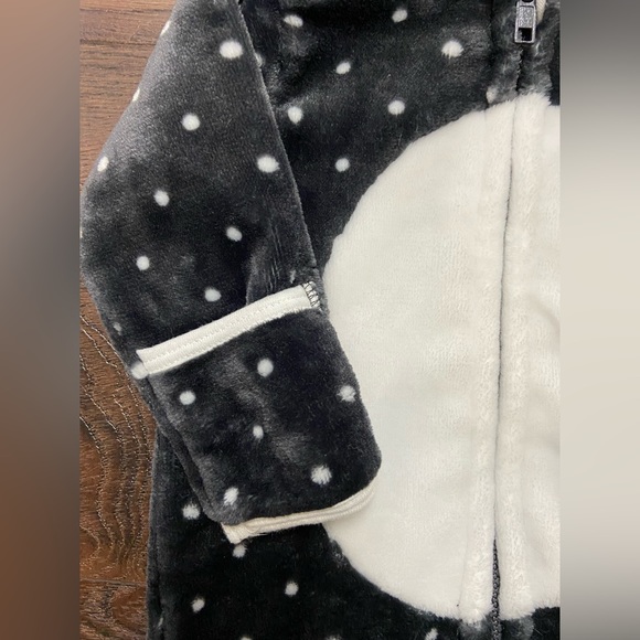 Hooded fuzzy zip up sleeper onesie - size 0/3 months - Picture 6 of 6